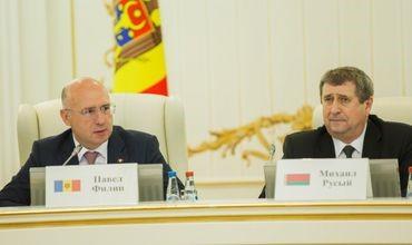 Moldovan Prime Minister Pavel Filip and Belarus Deputy Prime Minister Mihail Rusi at the Moldovan-Belarus Business Forum.