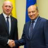 Premier Pavel Filip and EBRD President Suma Chakrabarti shaking hands during the meeting